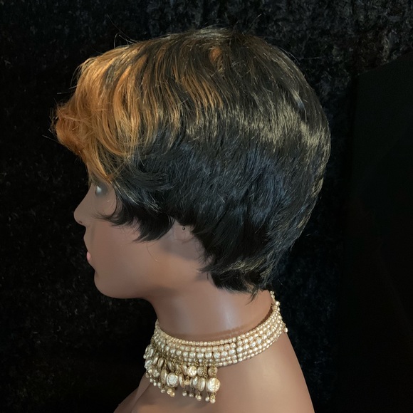 Short Auburn/Black Classic Synthetic Wig for Everyday or Events - Picture 2 of 5